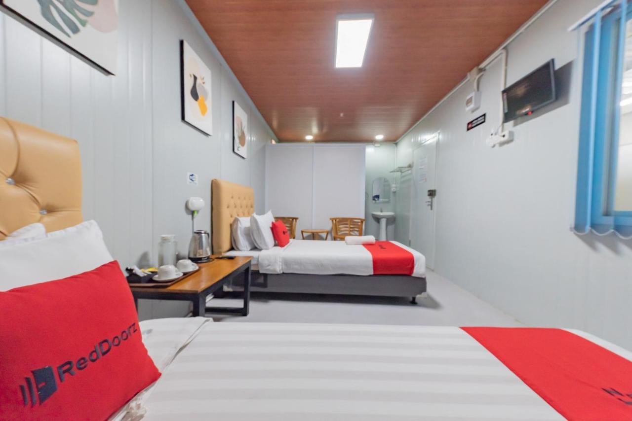 Отель Reddoorz Container @ Teras Cimanuk Гарут Экстерьер фото
